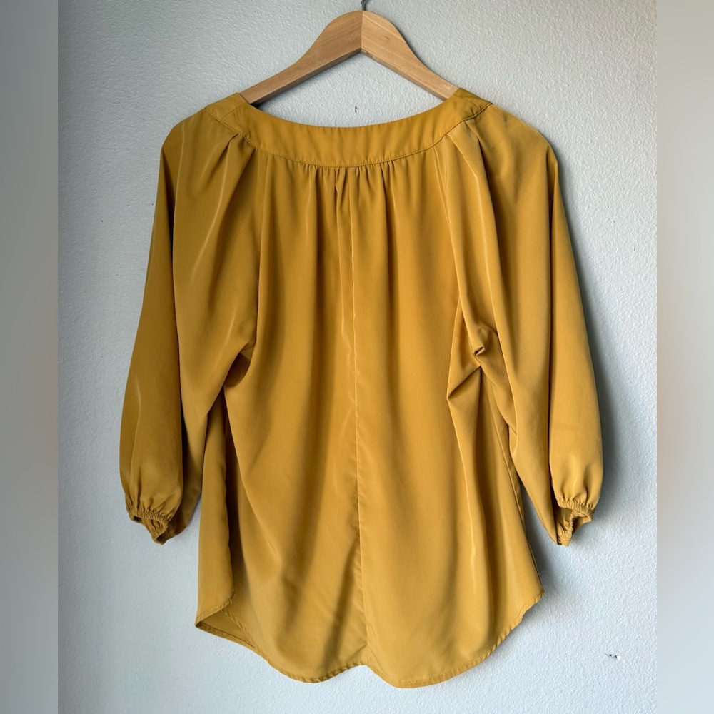 Pleione Mustard Yellow V Neck Quarter Sleeve Blouse Womens Size XS - Picture 4 of 4